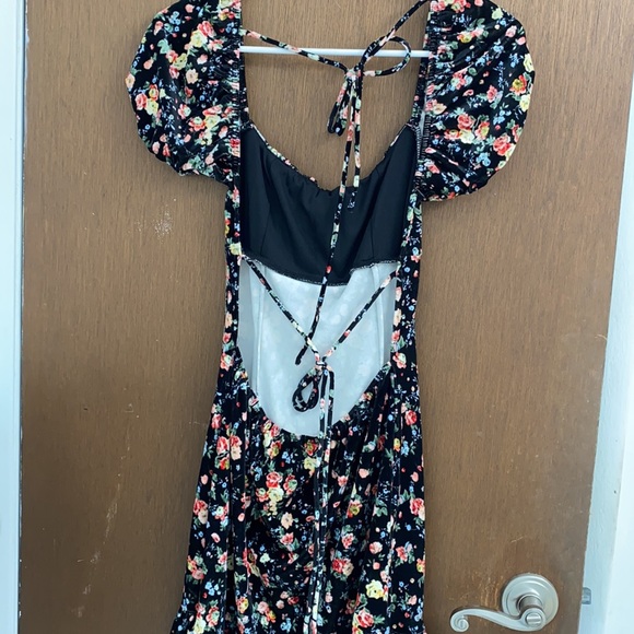 FASHION NOVA FLORAL DRESS - Picture 3 of 4